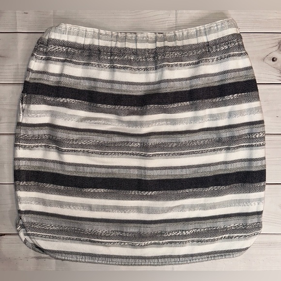 Striped Charcoal and White Ann Taylor Skirt Size Medium 
Business Casual Church - Picture 2 of 6
